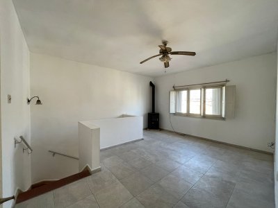 CASA EN MUY BUEN ESTADO DESARROLLADA EN PLANTA ALTA