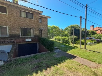 PUNTA DEL ESTE LAS DELICIAS DUPLEX 2 DORMITORIOS 2 BAÑOS ALQUILER ANUAL 