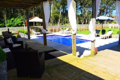 PUNTA DEL ESTE PINARES PROPIEDAD EN ALQUILER PREMIUM! 3 SUITES 