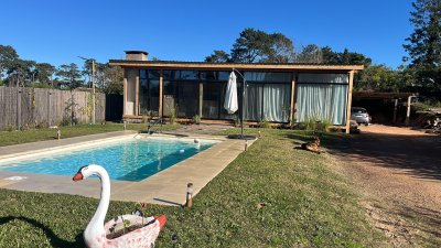 Casa con piscina, alquiler anual, Punta del Este.
