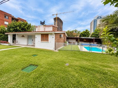 PUNTA DEL ESTE PLAYA BRAVA CASA DE 3 DORMITORIOS PSICINA CLIMARIZADA