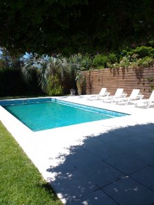 PUNTA DEL ESTE PINARES COMODA CASA DE 3DORMITORIOS PISCINA EN ALQUILER