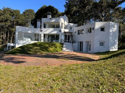 Casa en Venta Primera linea a la laguna. Punta Ballena.