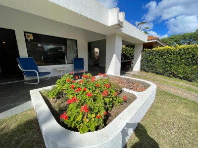 PUNTA DEL ESTE MANSA CASA 4 DORMITORIOS AMPLIO TERRENO EN VENTA