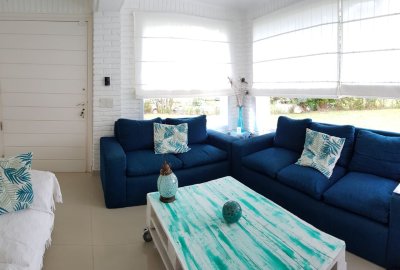 Casa en alquiler anual de tres dormitorios con piscina en San Rafael- Brava Punta del Este