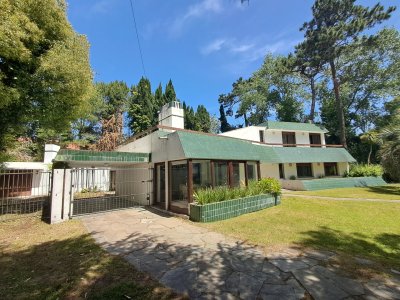 PUNTA DEL ESTE MANSA A METROS DEL MAR HERMOSA PROPIEDAD CON POTENCIAL
