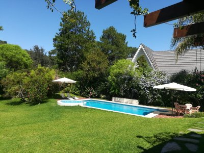 PUNTA DEL ESTE RINCON DEL INDIO CASA 4 DORMITORIOS PISCINA CLIMATIZADA