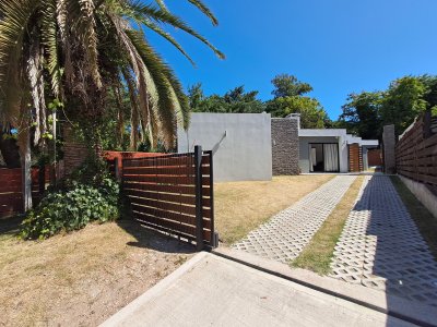PUNTA DEL ESTE CANTEGRIL CASA PH EN VENTA 3 DORMITORIOS PISCINA
