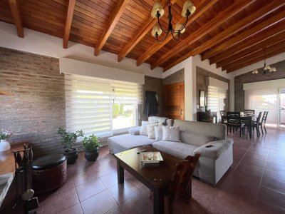 EXCELENTE PROPIEDAD EN BARRIO PRIVADO