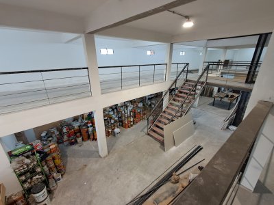 MALDONADO CENTRO LOCAL COMERCIAL EN 3 PLANTAS 500 M2