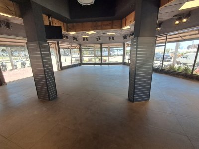 PUNTA DEL ESTE PENINSULA LOCAL COMERCIAL CON EXCELENTE UBICACION