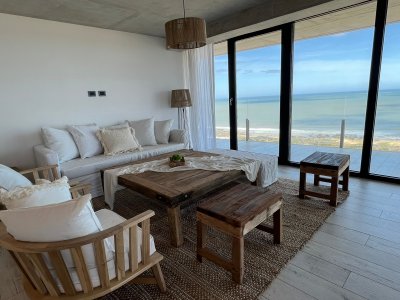 APARTAMENTO CON VISTA AL MAR EN EDIFICIO SURFSIDE