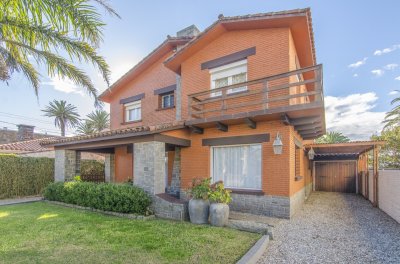 CASA EN VENTA EN LA PENÍNSULA DE PUNTA DEL ESTE.