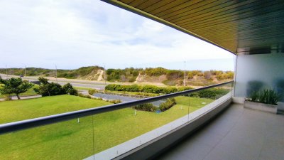 Venta Apto Rincón del indio Punta 3D Piscina Tza con Parrillero