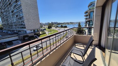 HERMOSO DEPARTAMENTO EN VENTA SOBRE LA RAMBLA DEL PUERTO DE BUCEO