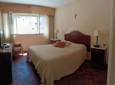 Oportunidad Venta 3 Dormitorios. Pocitos garaje y terraza. A 2 Cuadras de la rambla Pocitos