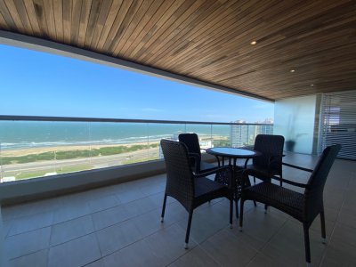 Venta Apto 2D Brava Punta con excelentes Amenities a metros del mar