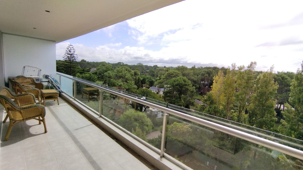 Alquiler Anual Apto 2D Brava Punta con Amenities 