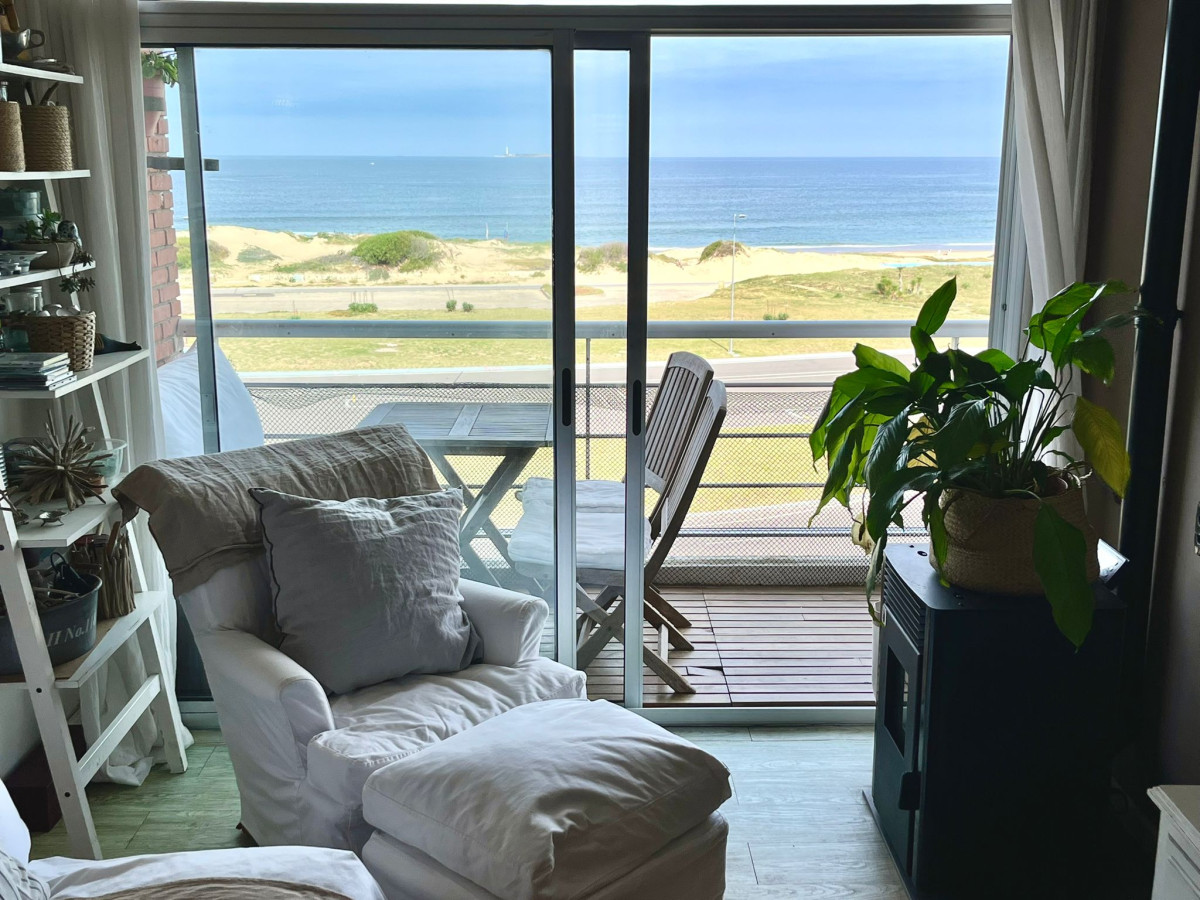 Venta Apto 2D Brava Punta con Terraza y vista al mar  