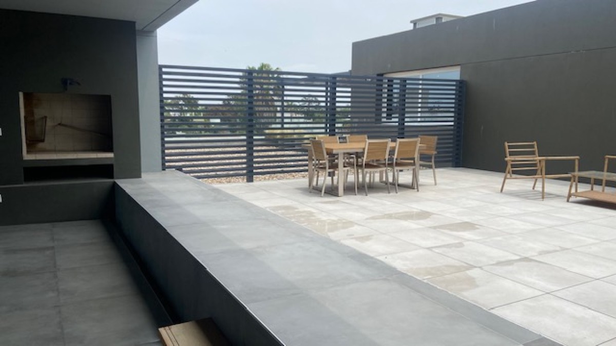 Venta Ap.Carrasco 2D Suite  2B, gran patio con parrillero Amenities
