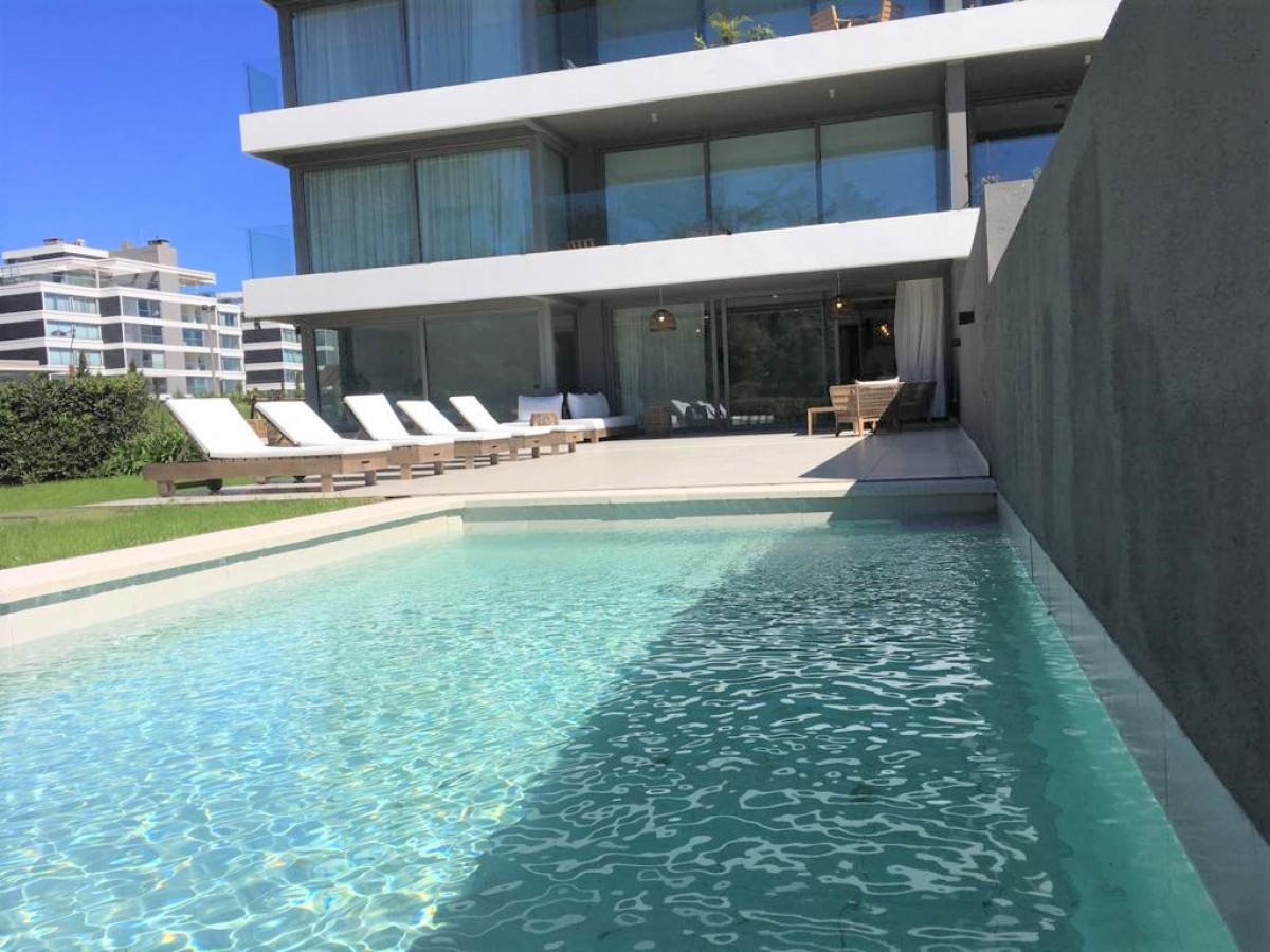 Venta Alquiler Anual y de Temporada Apto 3 Suites y dep serv Brava Punta con  Piscina propia 