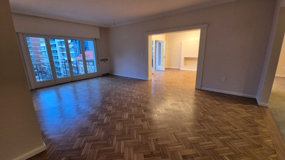 ESTUPENDO APARTAMENTO EN ALQUILER SOBRE PLAZA GOMESORO