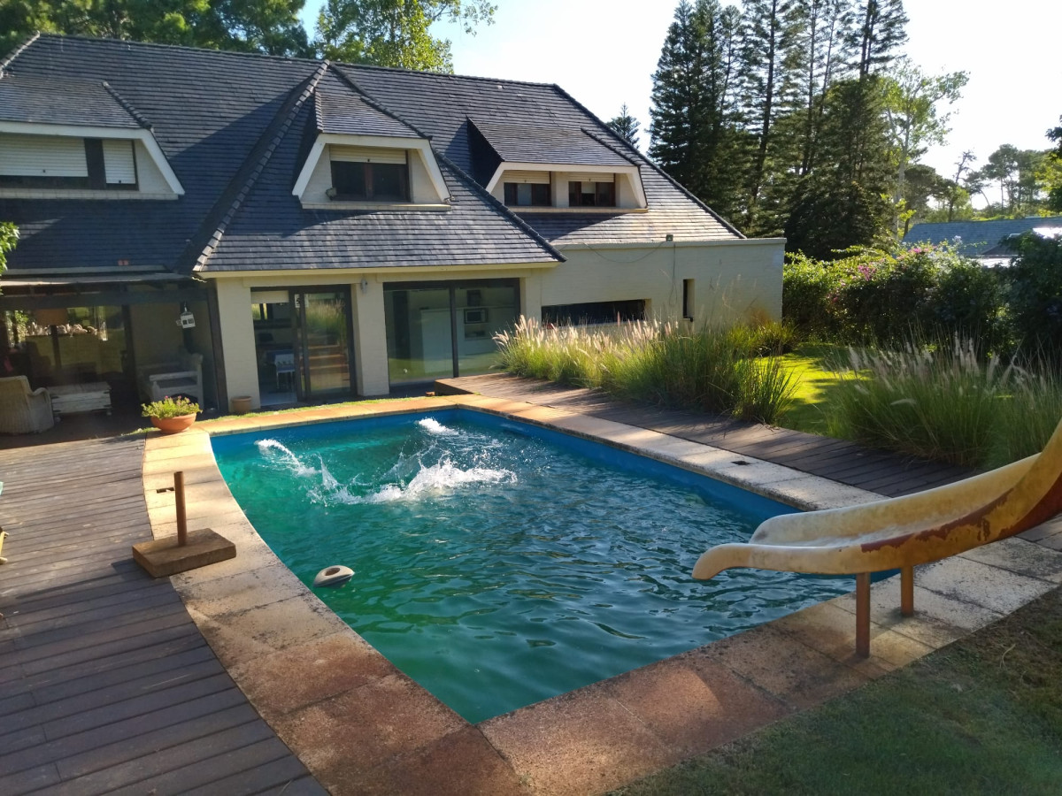 Alquiler Temporada Espectacular Casa 5D Lugano Punta con Piscina climatizada y Barbacoa
