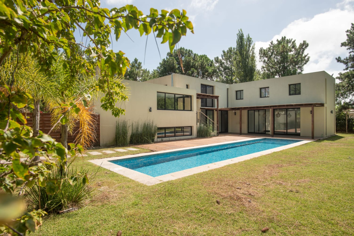 Venta Casa Barrio Privado Punta 3D dep serv Piscina Barbacoa 