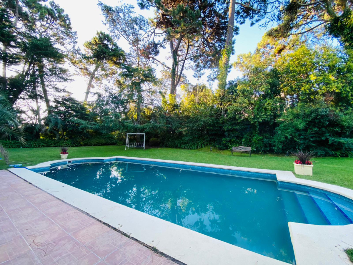 Venta y Alquiler Temporada importante Casa 5D y dep serv Mansa Punta con Piscina 