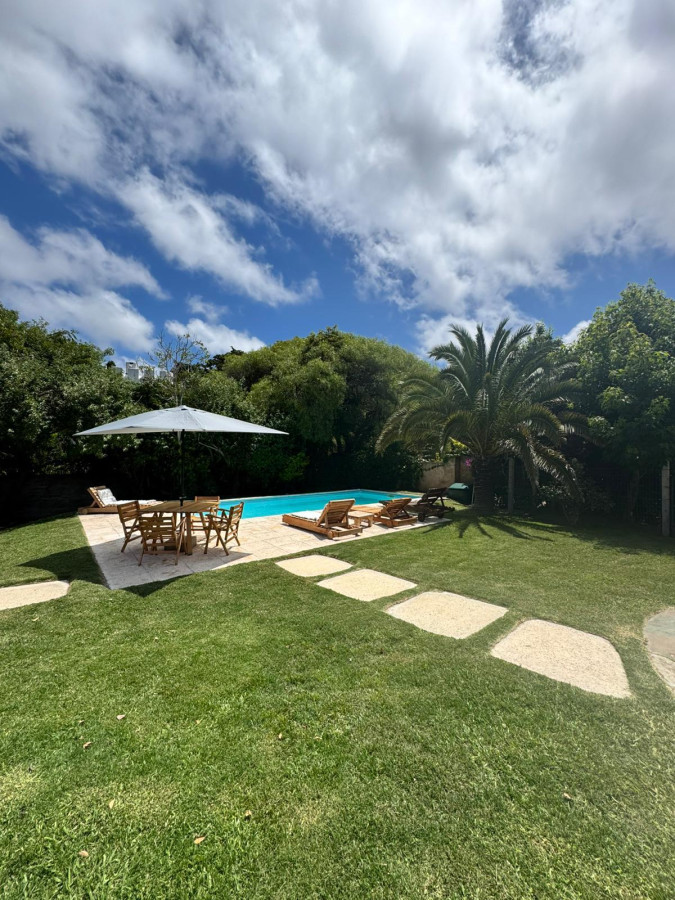 Alquiler Anual y de Temporada Casa 4D y dep serv San Rafael Punta con Piscina climatizada a mts del mar 