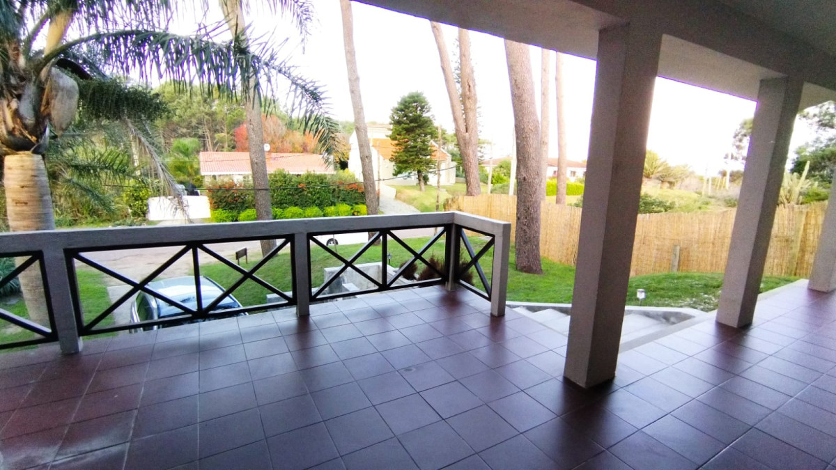 Alquiler Anual Casa 4D y dep de huéspedes Mansa Punta prox a la playa 