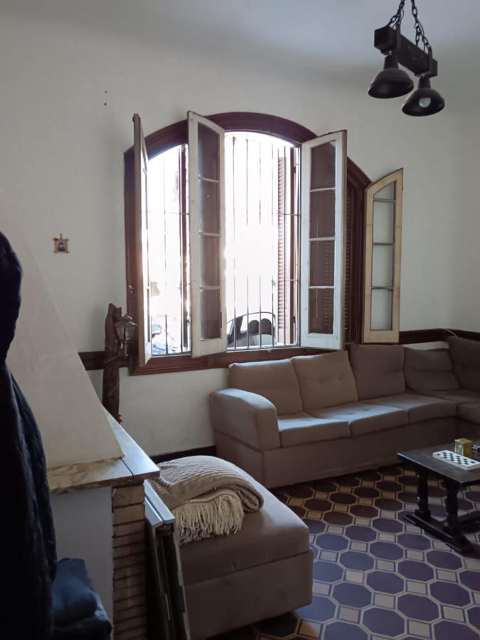 Venta Casa Hermosa 4 Dormitorios con amplio terreno 