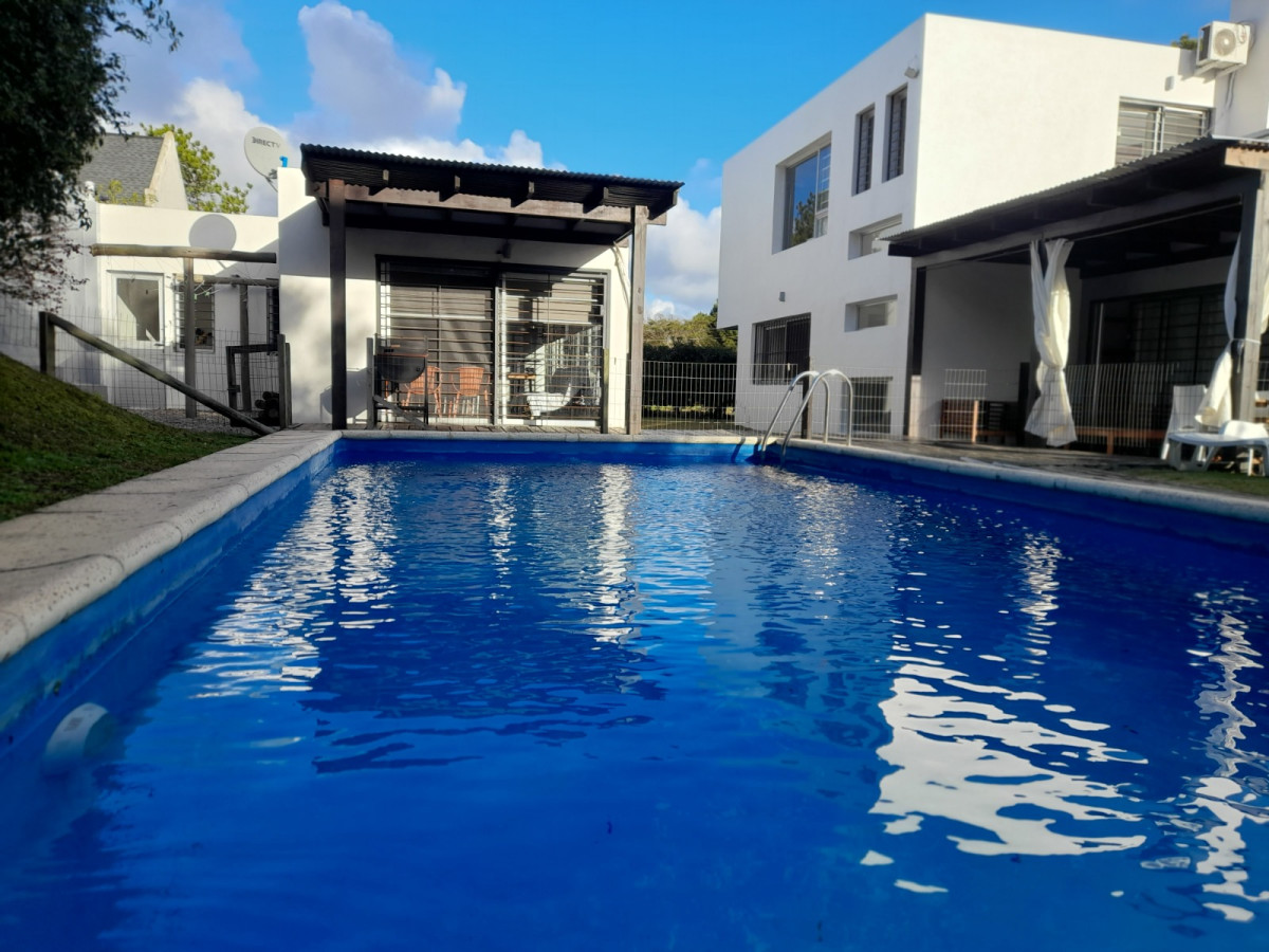 Venta Divina Casa 4D  Rincón del indio Punta con Piscina y Barbacoa 