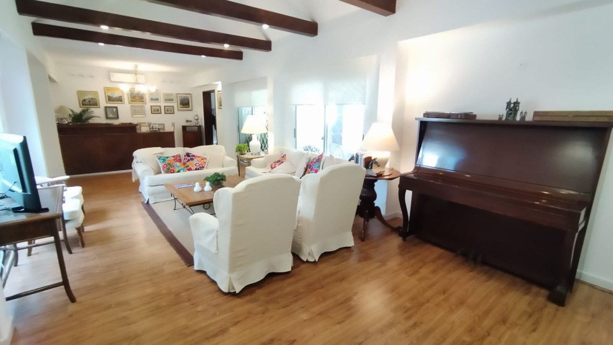 Venta Casa 4D Mansa Punta con Piscina y Parrillero techado 