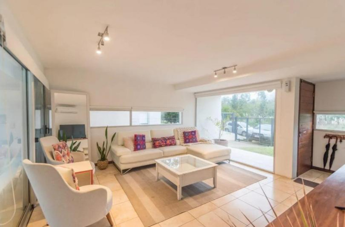 Venta Divina Casa Rincón del Indio Punta 2suites toilette a estrenar