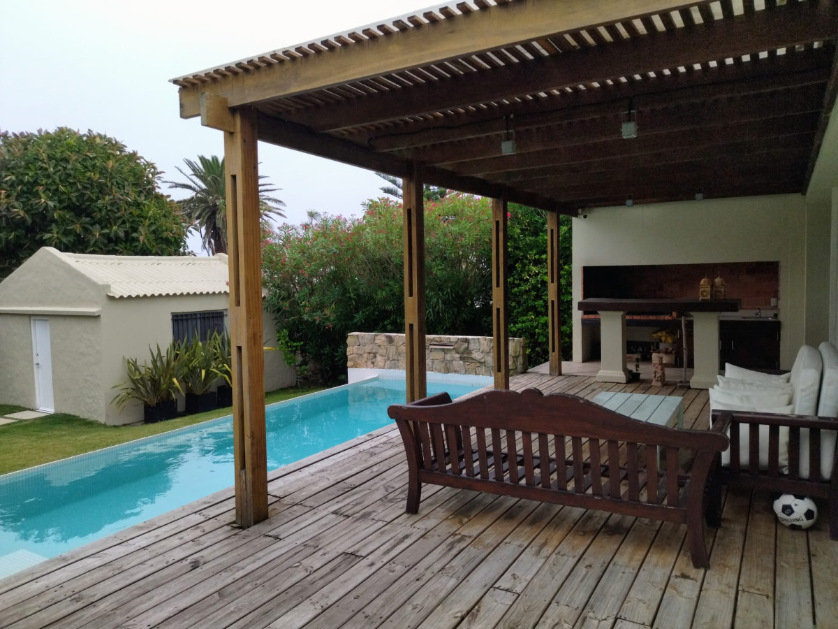 Venta Casa Faro Punta 4D dep huéspedes y Piscina 