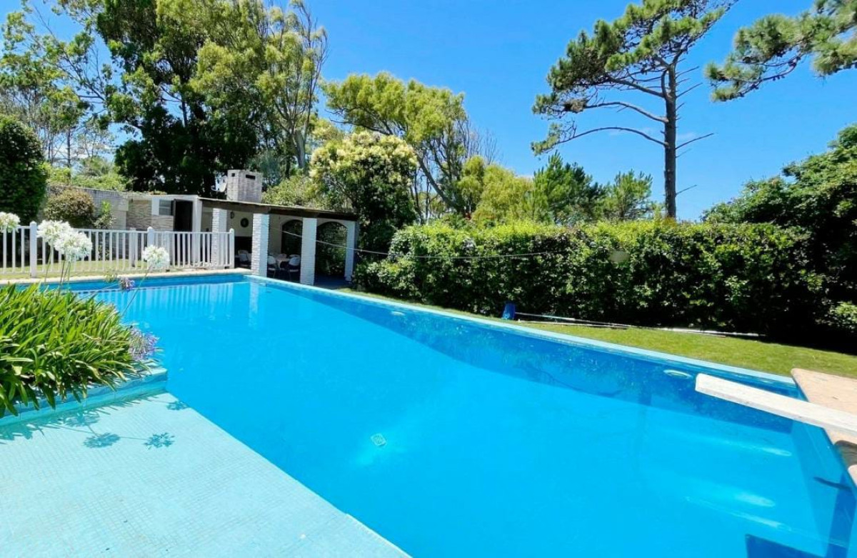 Venta y Alquiler Temporada Casa 4D San Rafael Punta con Piscina a metros del mar 