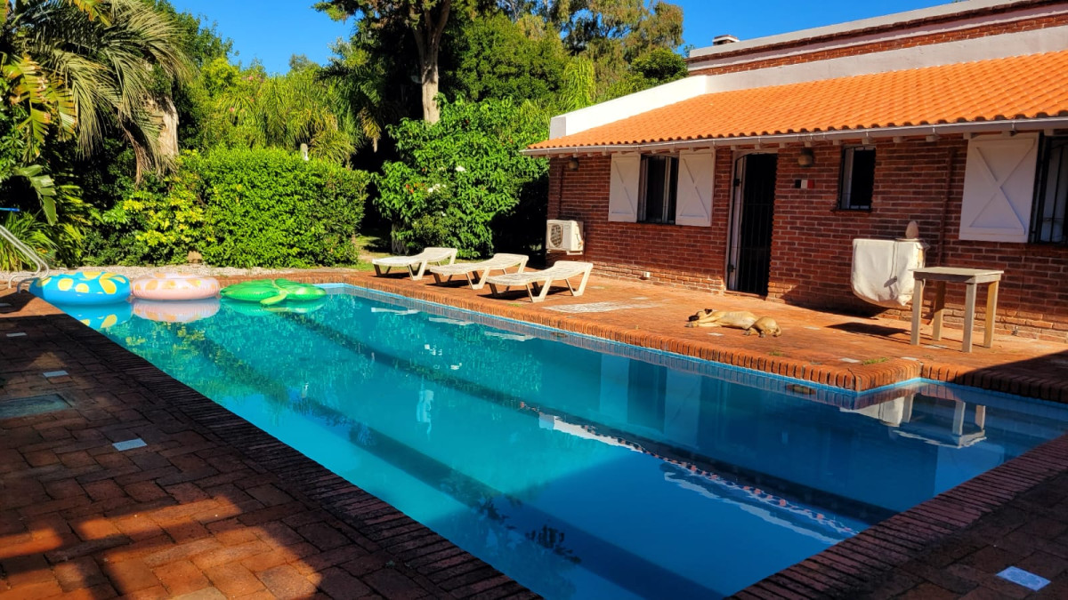 Alquiler Anual Casa 5D Rincón del indio Punta con Piscina 