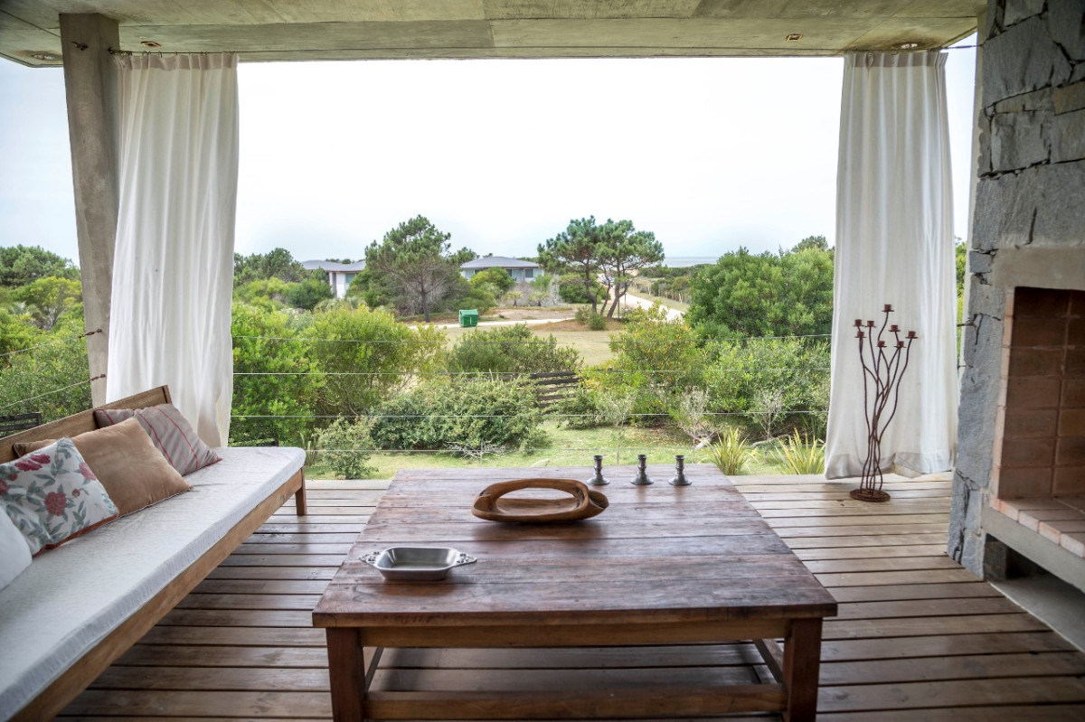 Venta Espectacular Casa 5 suites y dep serv José Ignacio Punta con Piscina climatizada 