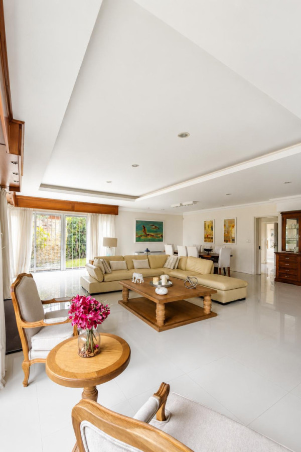 Venta y Alquiler Anual Casa 4D y dep de serv Mansa Punta con Piscina climatizada y Amplia Barbacoa 
