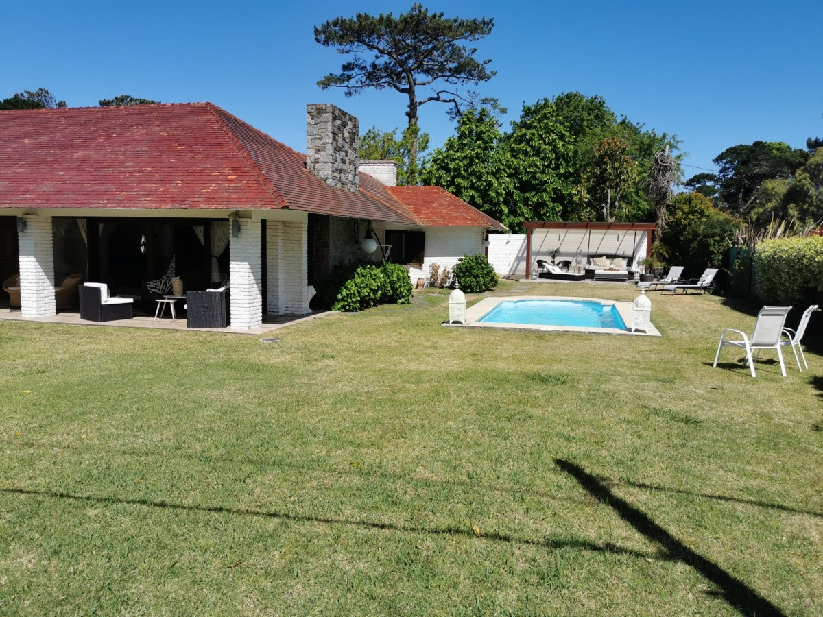 Alquiler temporada Casa 5D Mansa Punta con Piscina a mts del mar 
