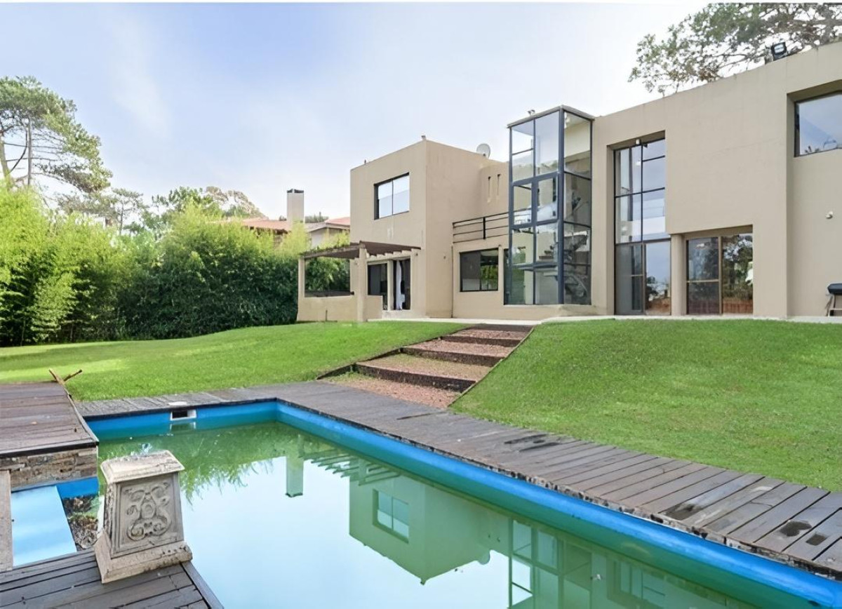 Alquiler Anual y de Temporada Casa 5D Brava Punta con Piscina 