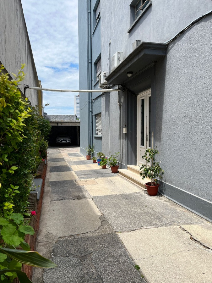 Venta Apartamento Tres Cruces 2 Dormitorios lavadero y Patio  