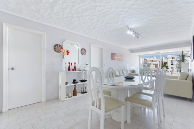 Apartamento en Venta - Peninsula - Simon Bolivar - 3 Dormitorios - Reciclado