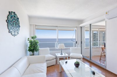 APARTAMENTO EN VENTA DE 1 DORMITORIO Y MEDIO FRENTE AL MAR - PLAYA MANSA - COMPLEJO LINCOLN CENTER