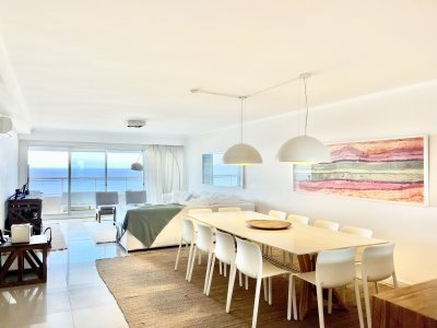 Apartamento en Venta Torre Lobos - Primera Linea Playa Brava - 3 Dormitorios en Suite + Dependencia