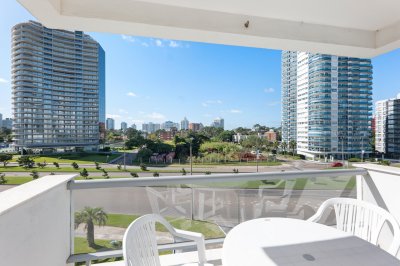 Oportunidad en Venta - Apartamento de 2 Dormitorios - Buen Sol - Edificio Cap Breton