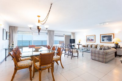 Edificio Carmel - Apartamento de 3 Dorm y Dep. - Punta del Este