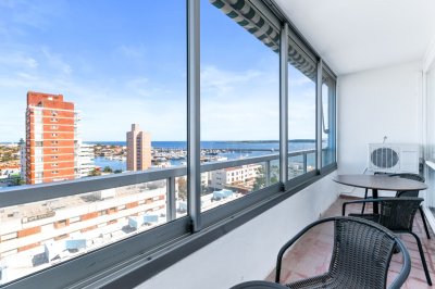 Apartamento en Peninsula - 1 Dormitorio - Garage - Vista al Puerto - Reciclado - Piscina y Servicios