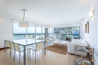 DEPARTAMENTO EN PUNTA DEL ESTE CON VISTA AL MAR - 2 DORMITORIOS - TORRE PLAZA